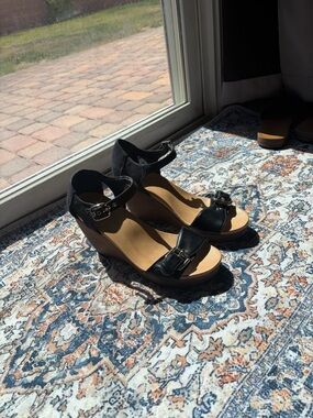 Women's Black Wedge Ankle-Strap Buckle Sandals